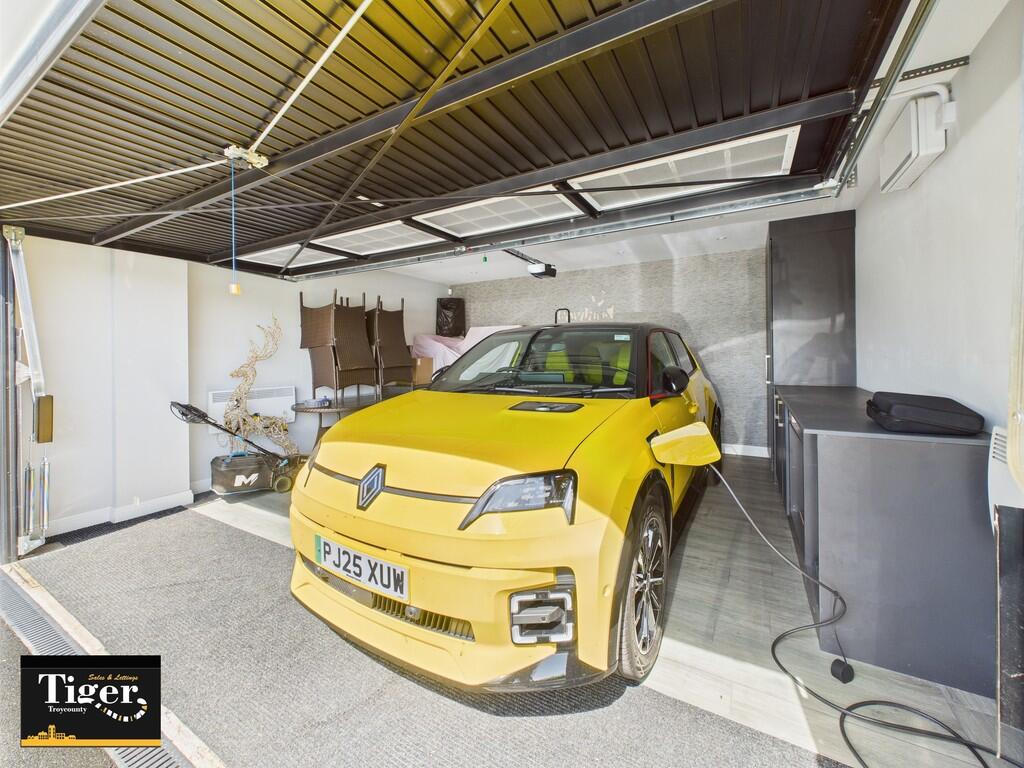 CAM02176G0-PR0661...