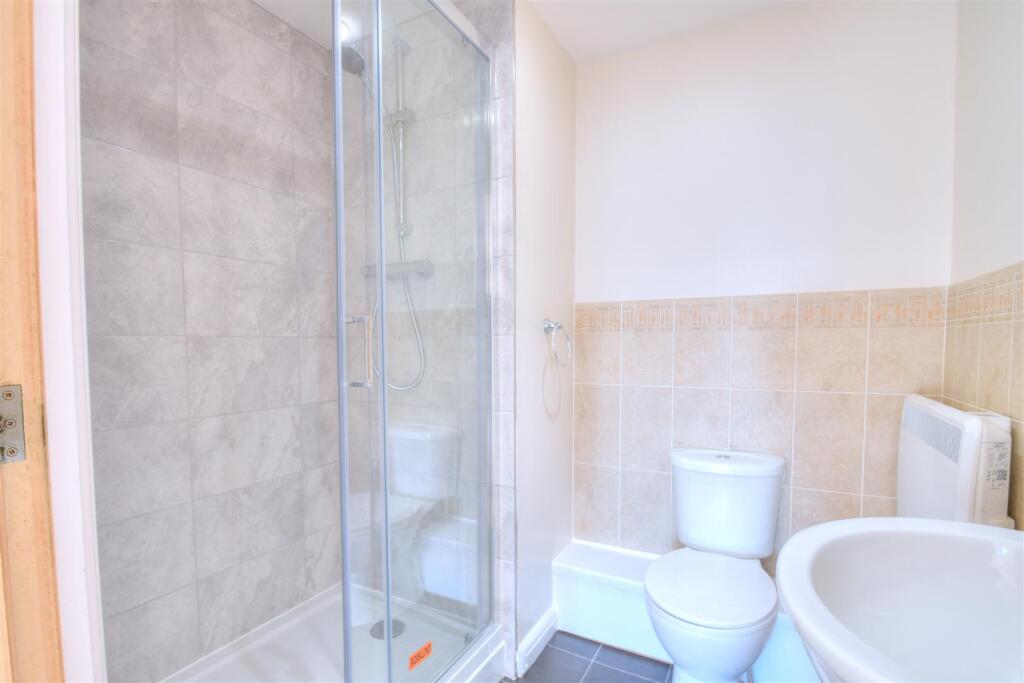 Ensuite 2.jpg