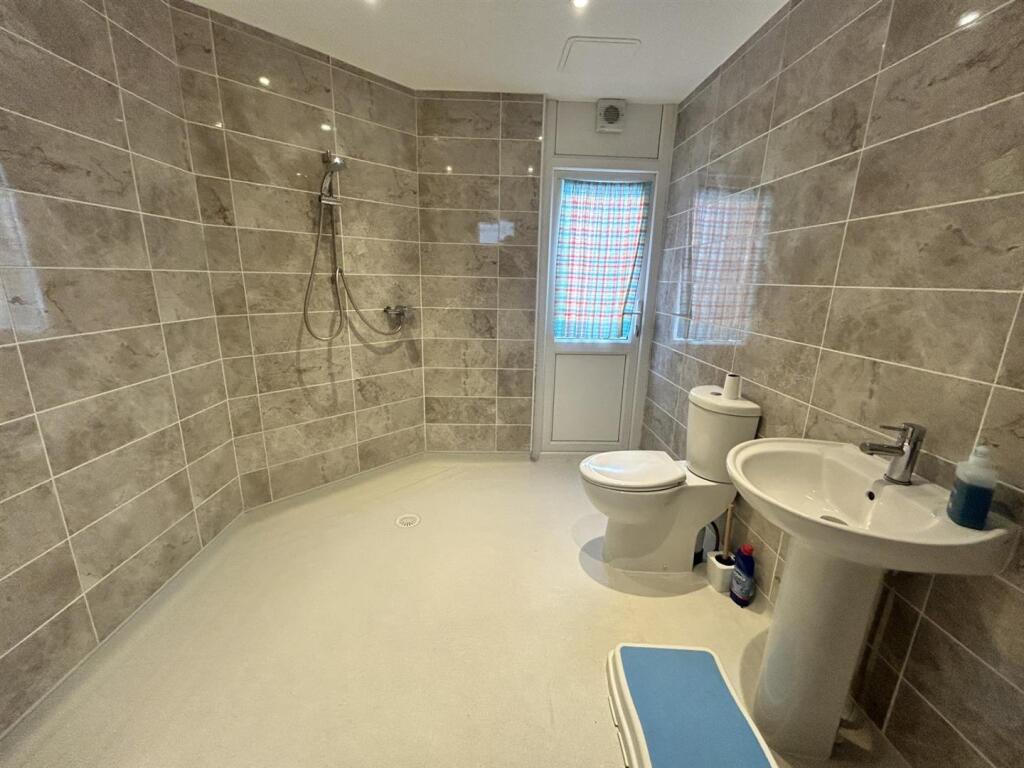 01323 438506