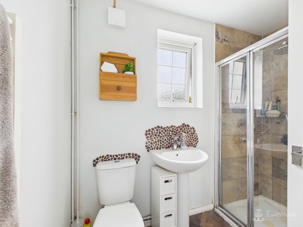 Upstairs bathroom- Mark Stephens EweMove Newmarket