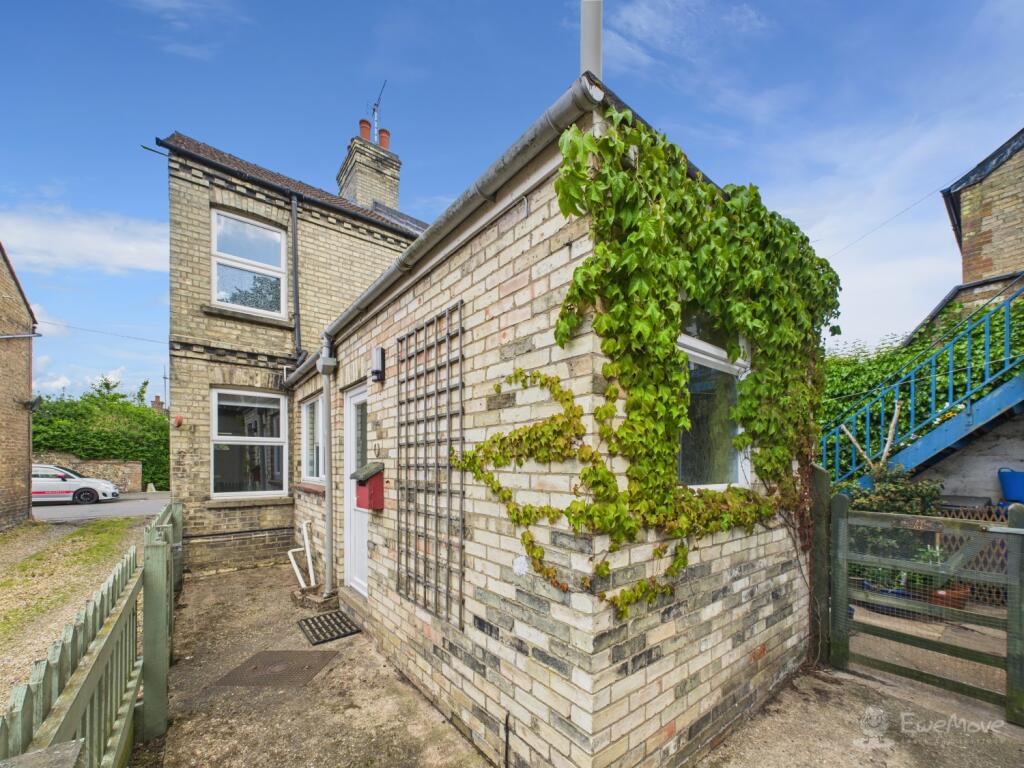 Garden- Mark Stephens EweMove Newmarket and Soham 