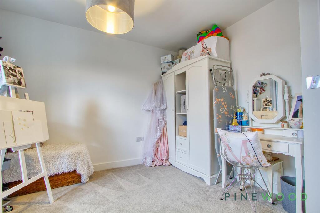 BEDROOM 4