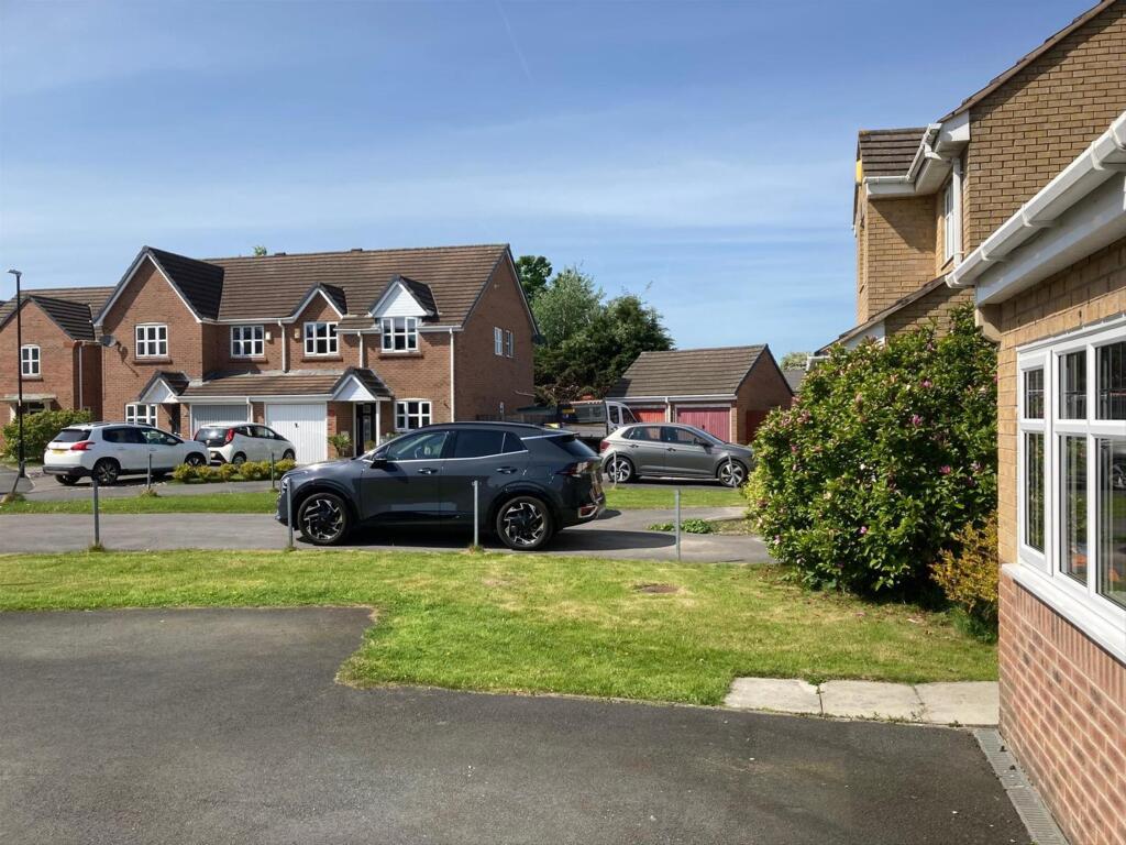 Hadrian Road Frontag