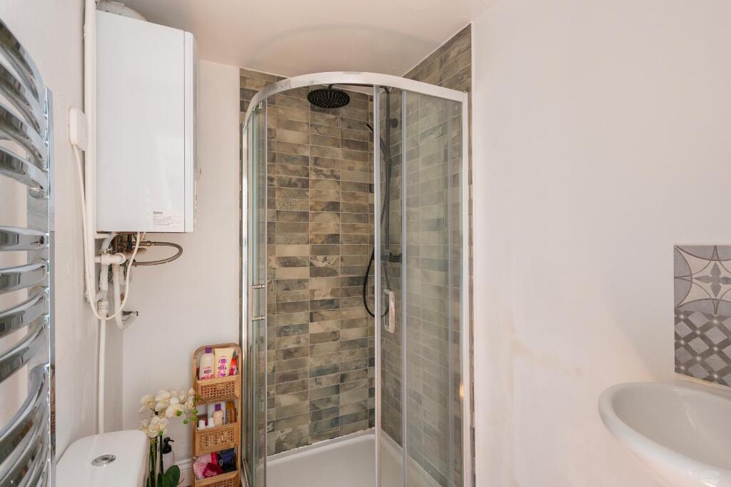 1S5L1CM - Shower Room A.jpg