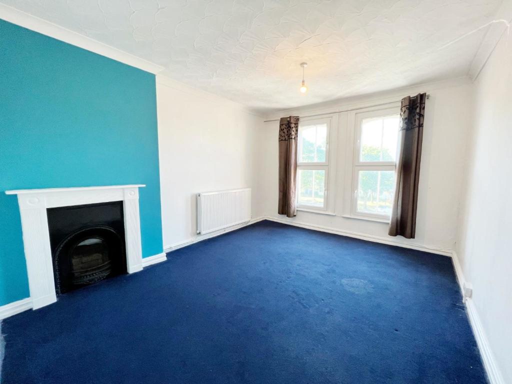 Bedroom 1.jpg