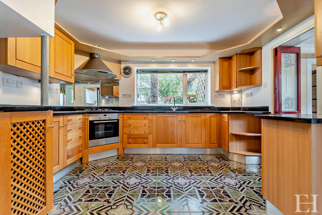 8626755-interiorW...