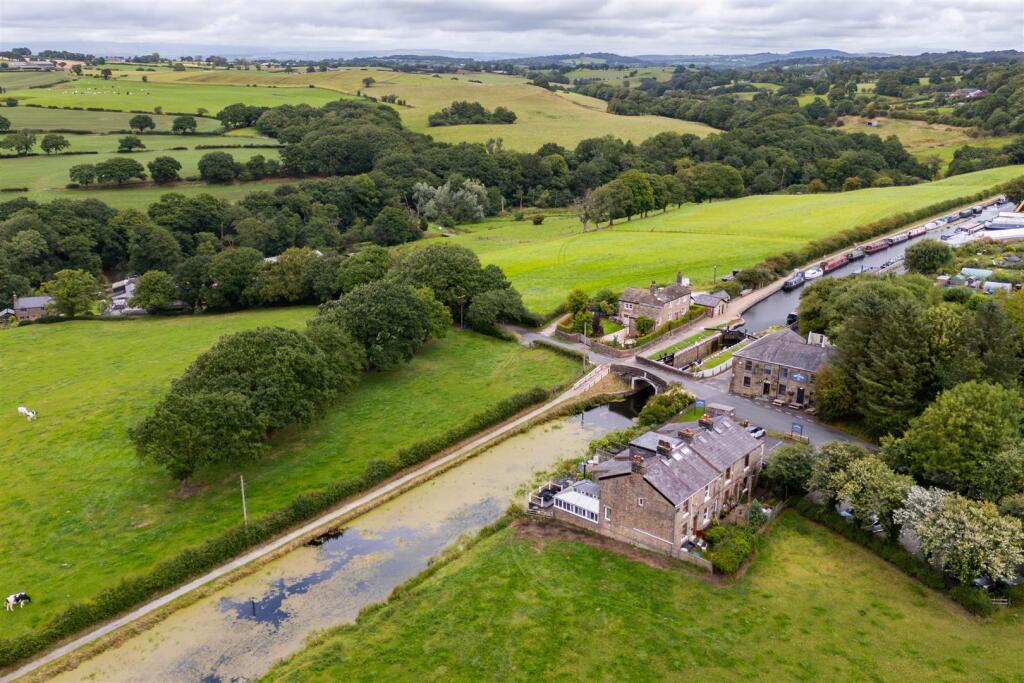 Aerial View - Surroundings