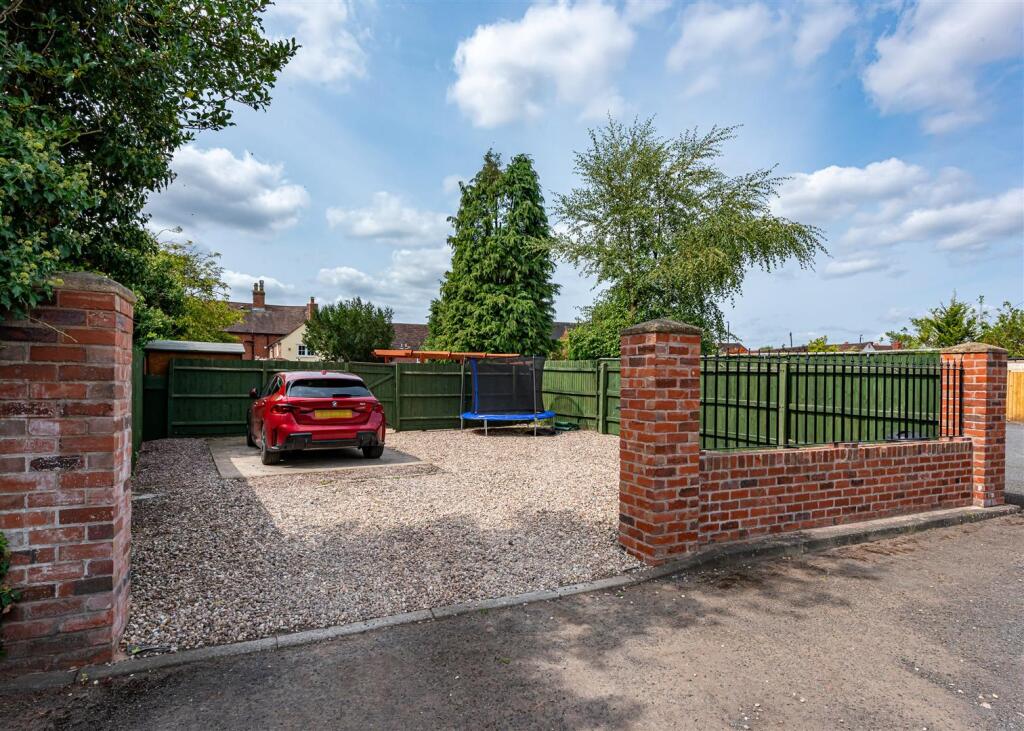 Cross Keys House, 62 Broadway-externals-01.jpg