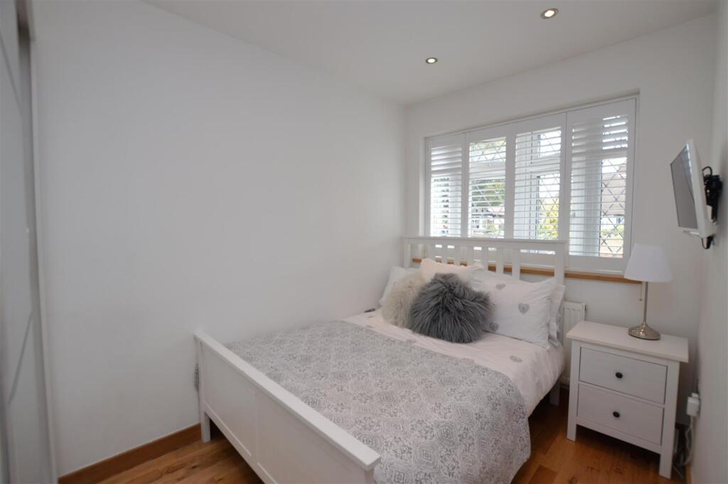 15 The Ridge bed3.JPG