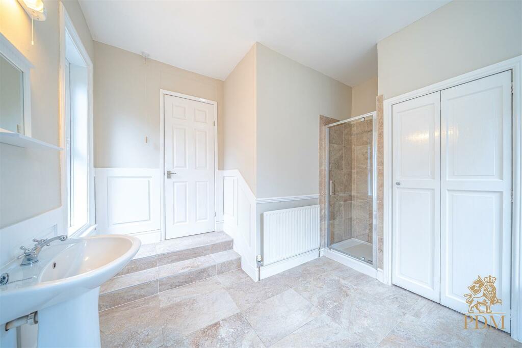 Flat 2, 4, Mapperley Park Drive Nottingham, NG3 5B