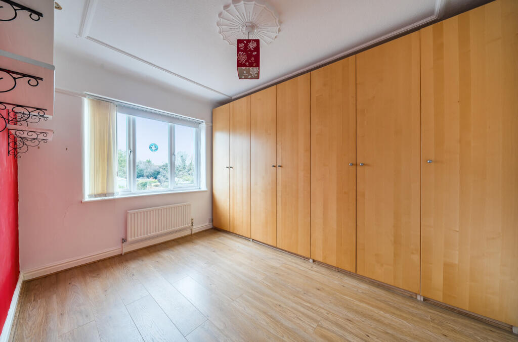 1371783-7-69134b4...