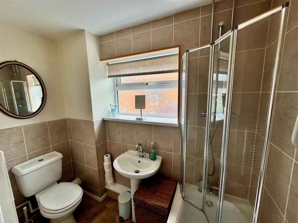 FAMILY BATHROOM