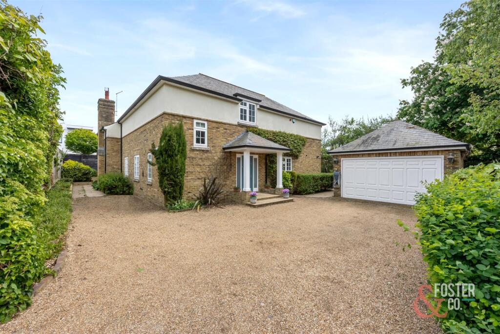 The Droveway, 22A-025.JPG