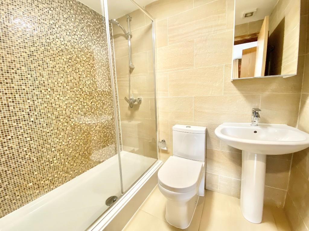 BATHROOM 2