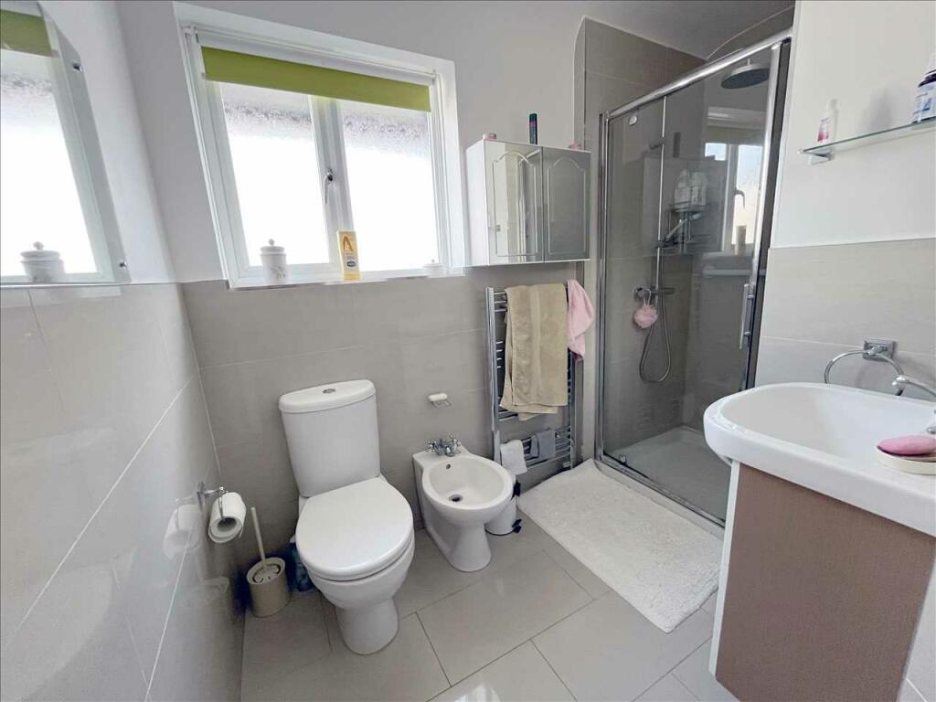 SHOWER ROOM/WC