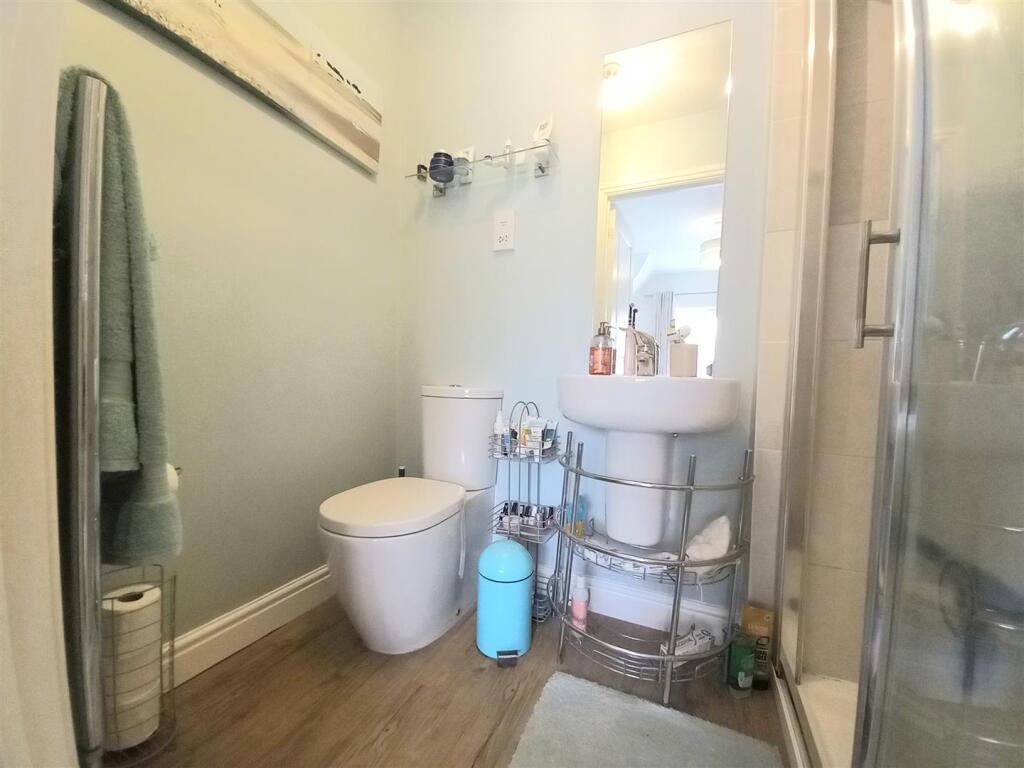17 Hughes Gdns Ensuite.jpg