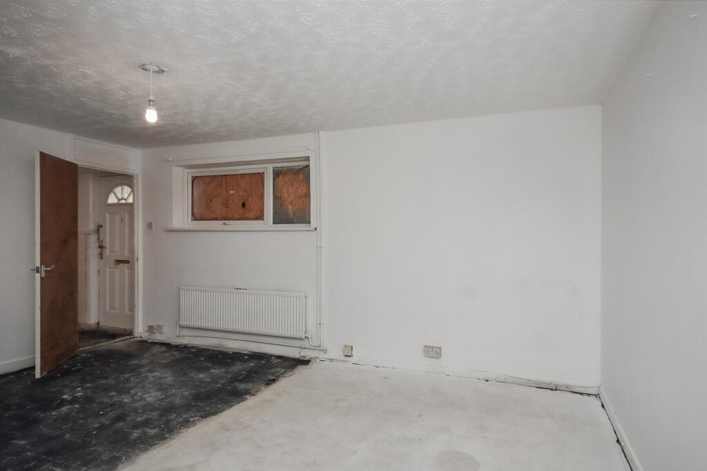 6 Thackery Close, Huntingdonshire, Cambridgeshire, PE29 1NA