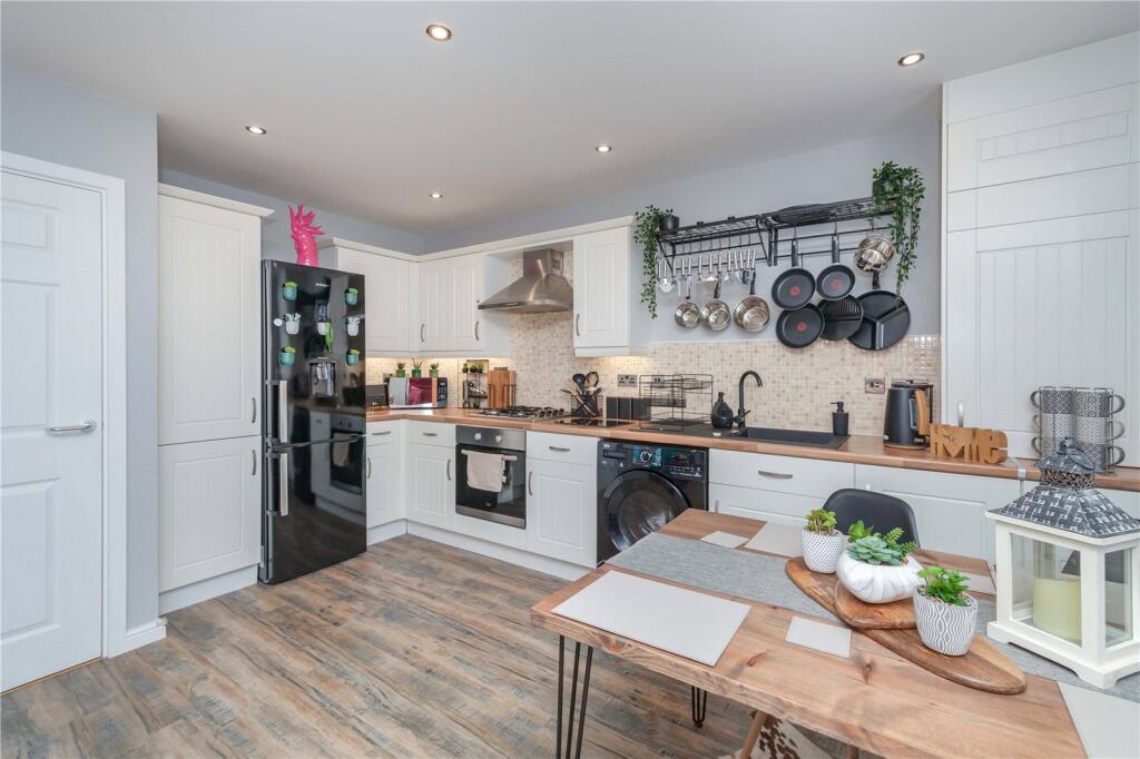 Kitchen/Dining Area