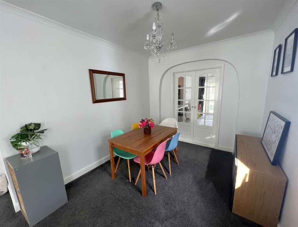 Dining Area.JPG