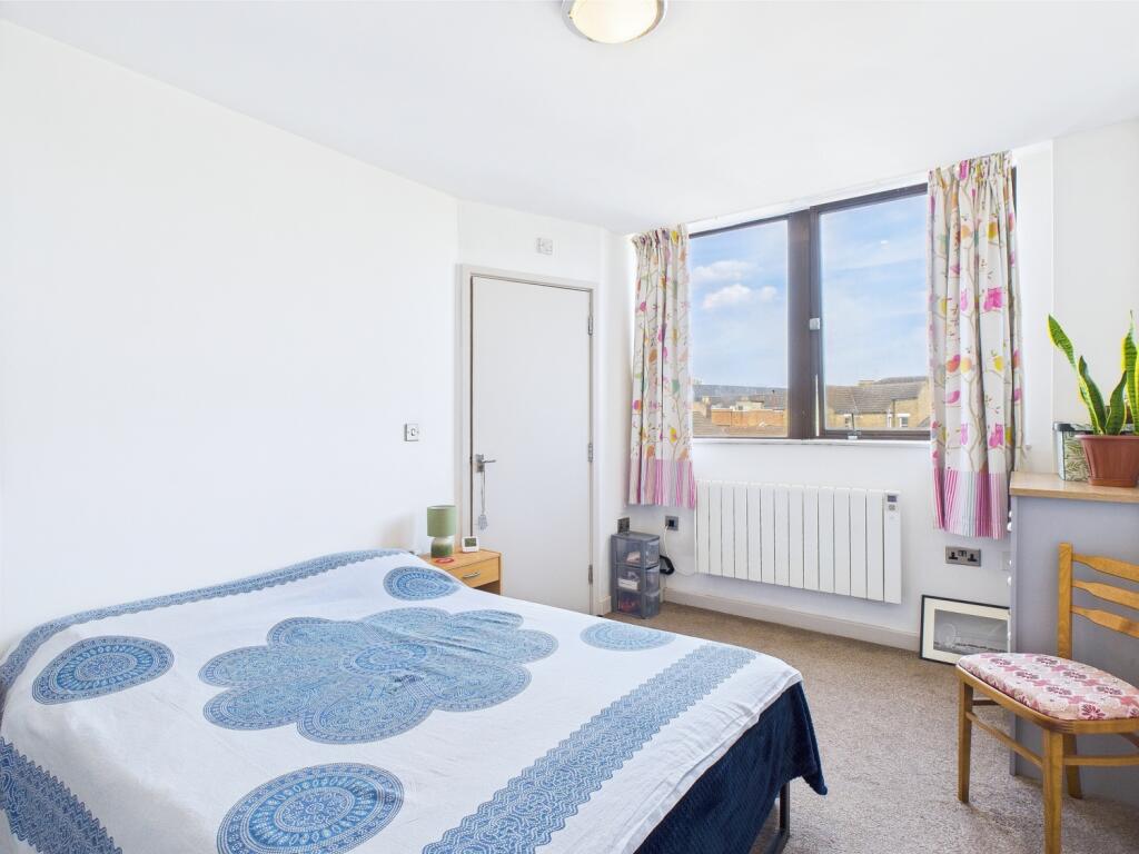 CAM01909G0-PR0331-STILL002