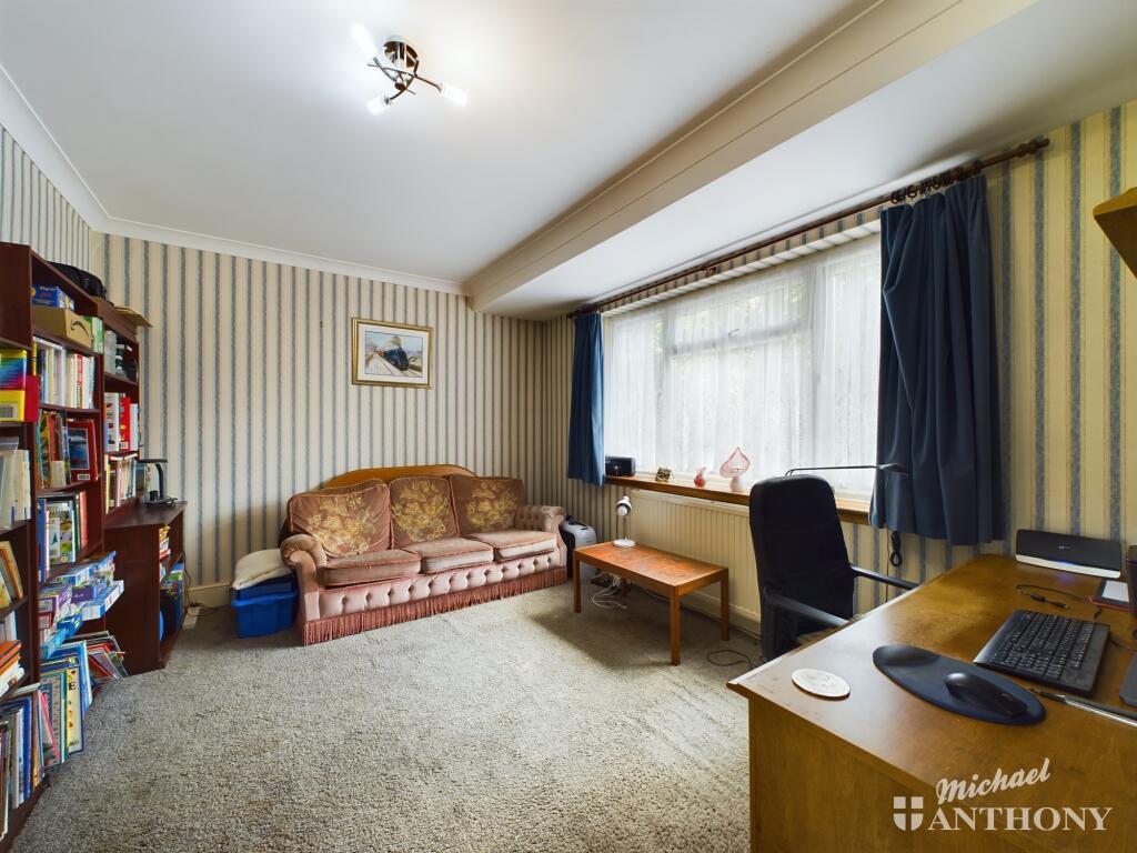 CAM02773G0-PR0154-STILL038