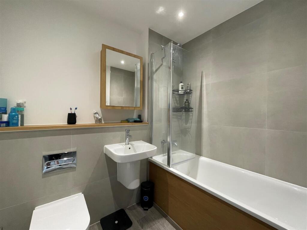 48 Wren Way - Bathroom.jpg