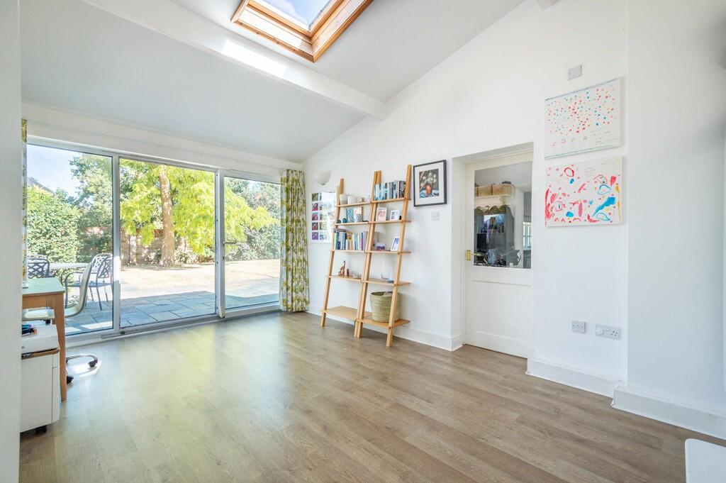 Red House, 11 New...