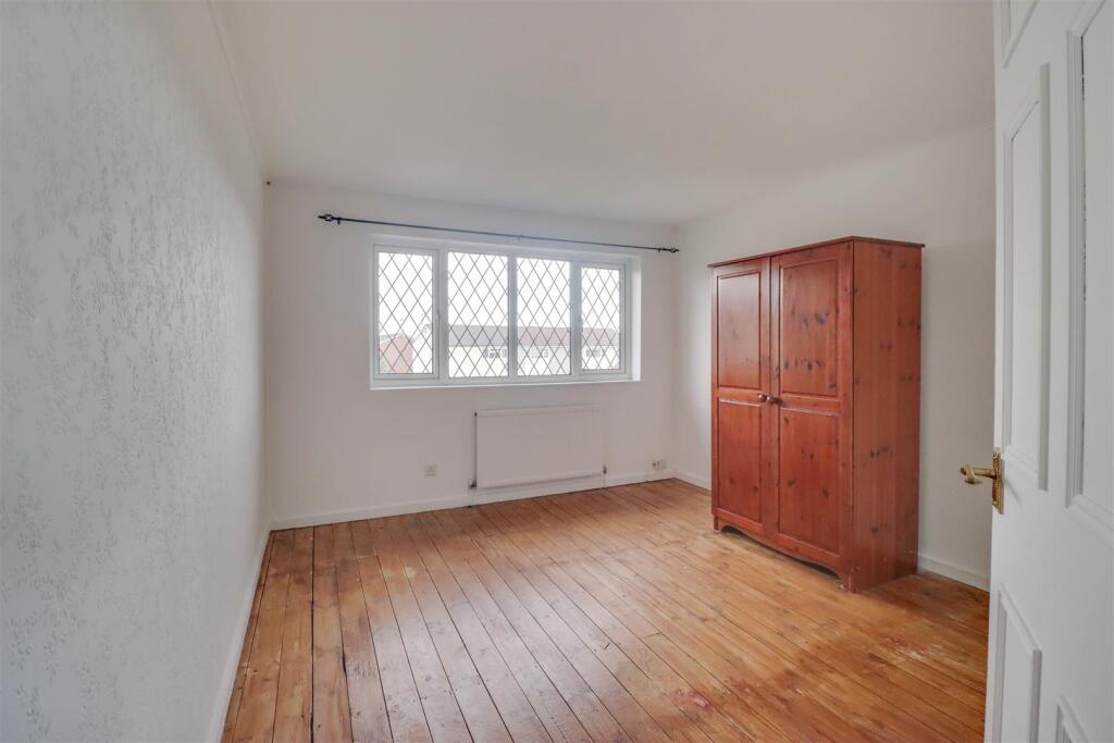 111 ALDERNEY GARDENS WICKFORD-12.jpg