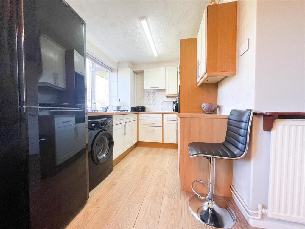 KITCHEN DINING ROOM