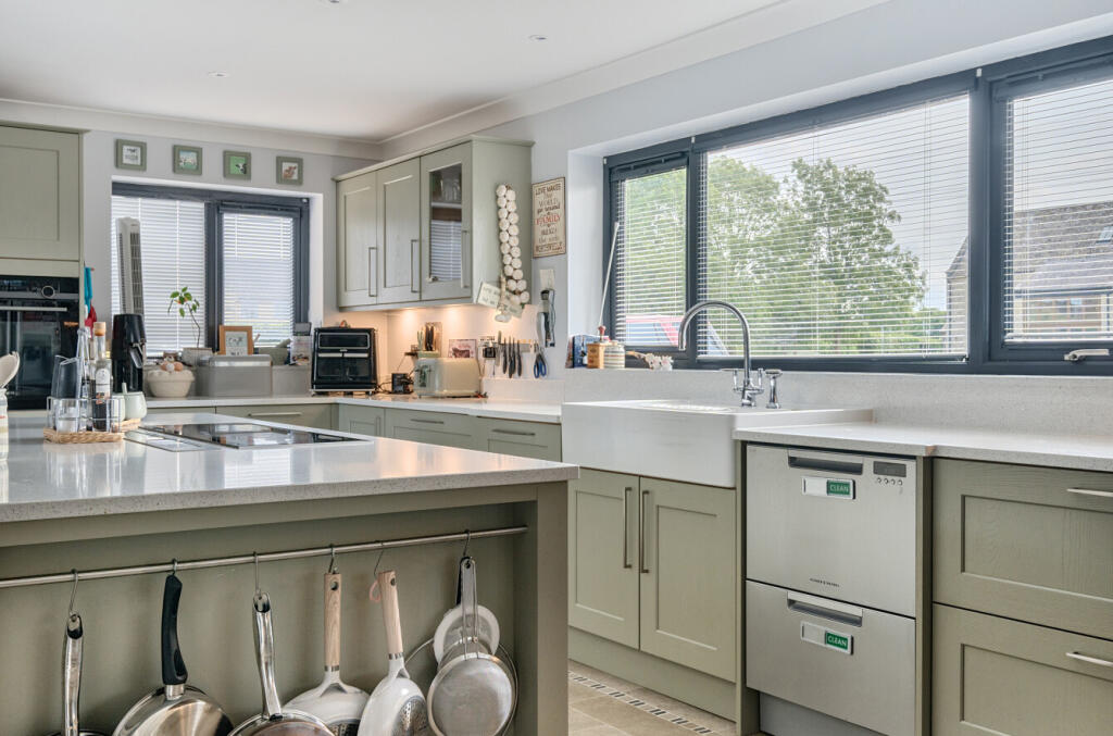 1304671-35-684082...