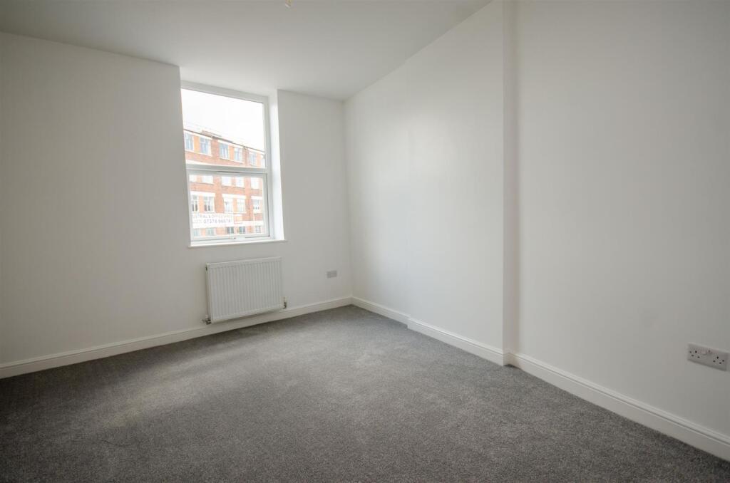 Bedroom 1.jpg