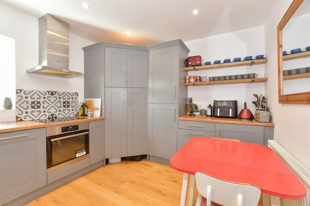 Kitchen/ Breakfast Room