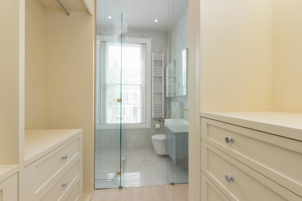 Trafalgar Avenue ...