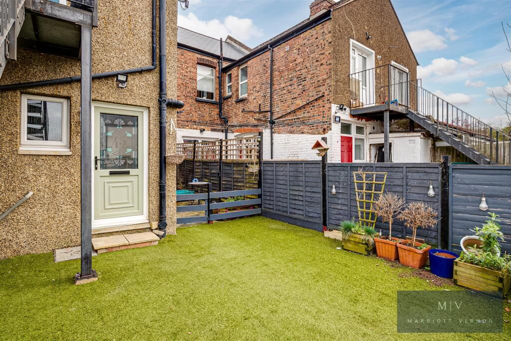 Blackhorse Lane 45 MV-15.jpg