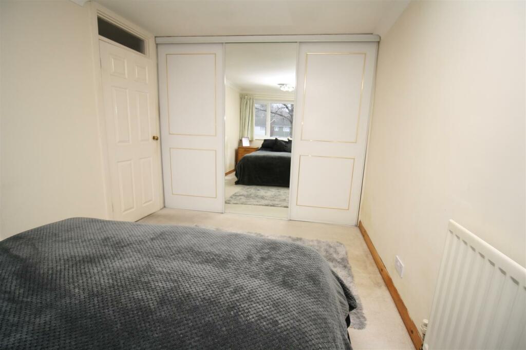 108 Melrose bedroom 1b.JPG