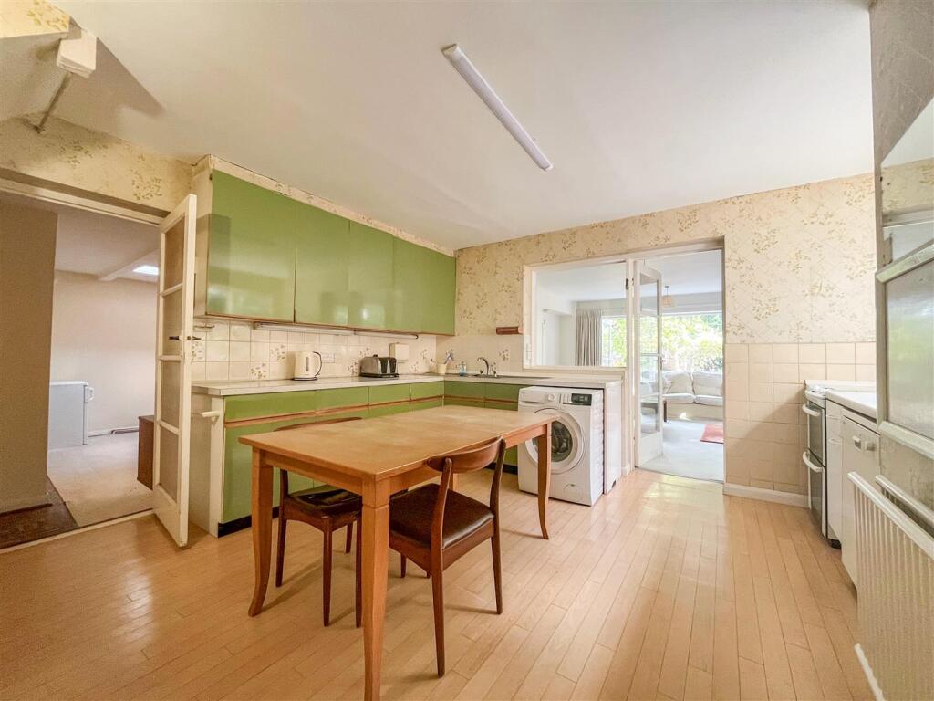kitchen 2.jpg