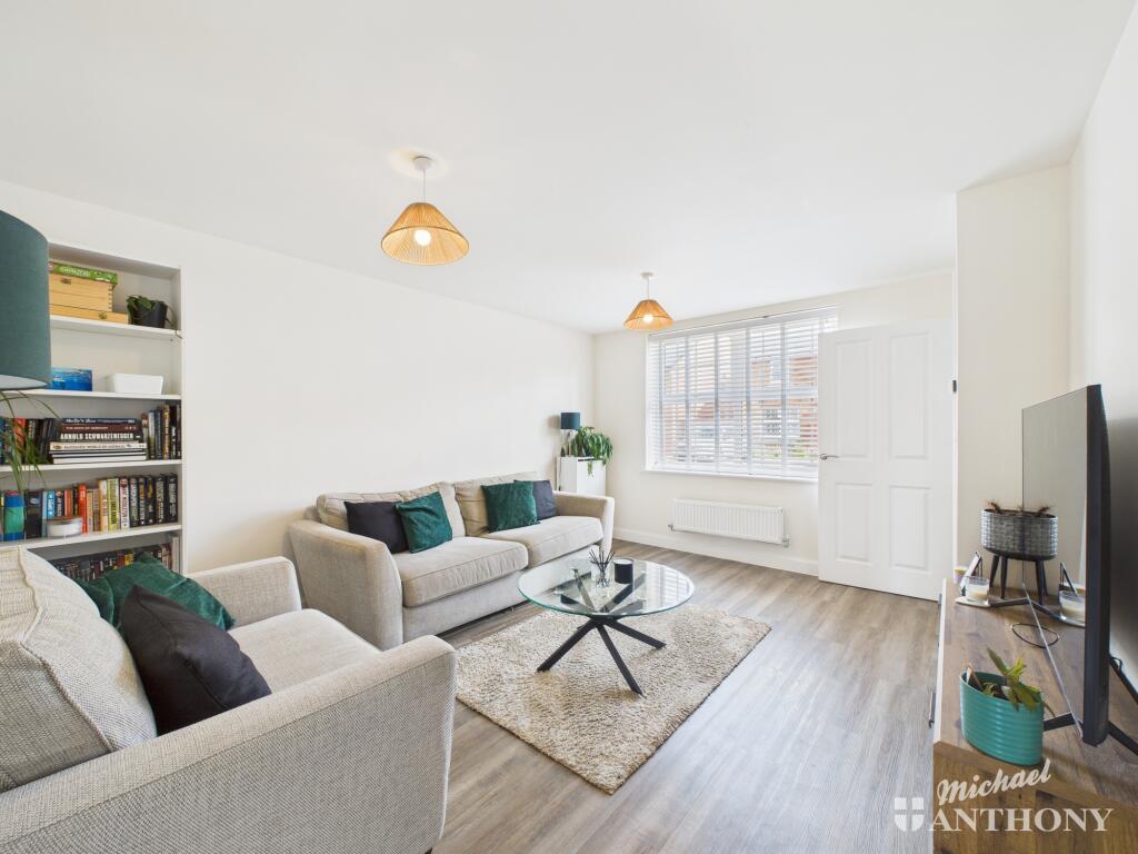 CAM02773G0-PR0351-STILL015