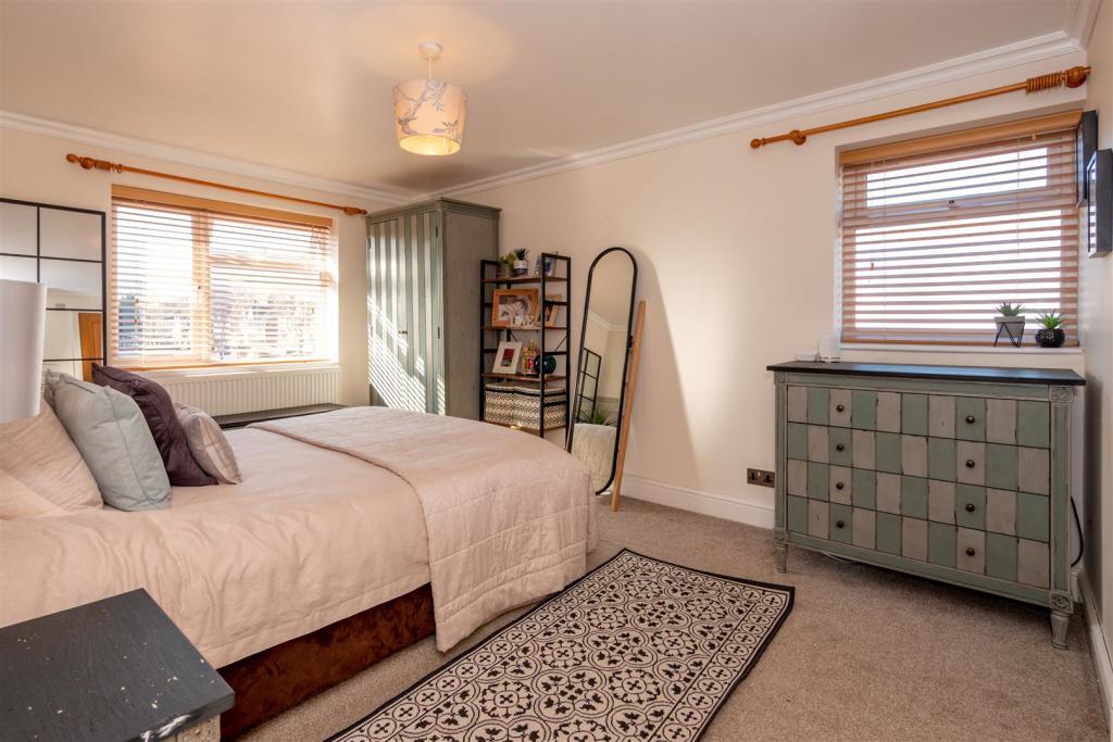 Bedroom 1.jpg