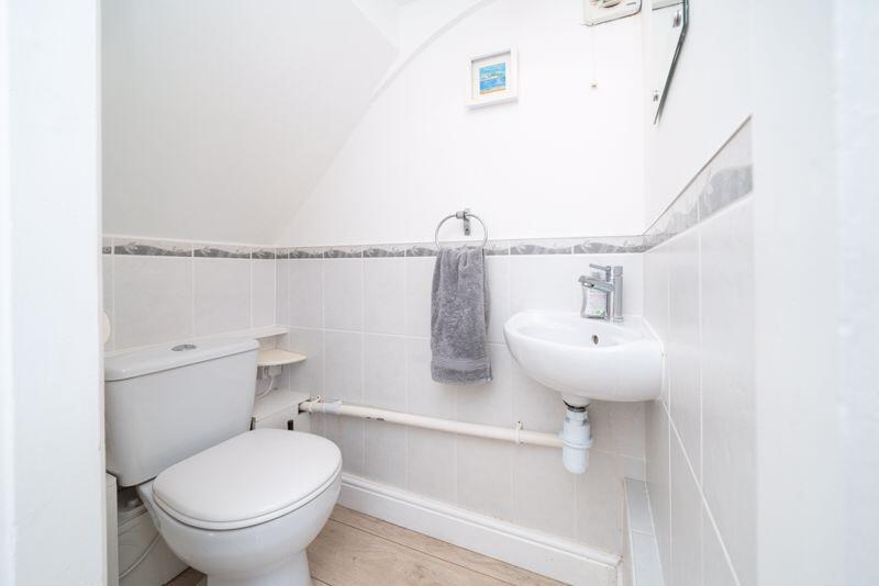 GUEST CLOAKROOM