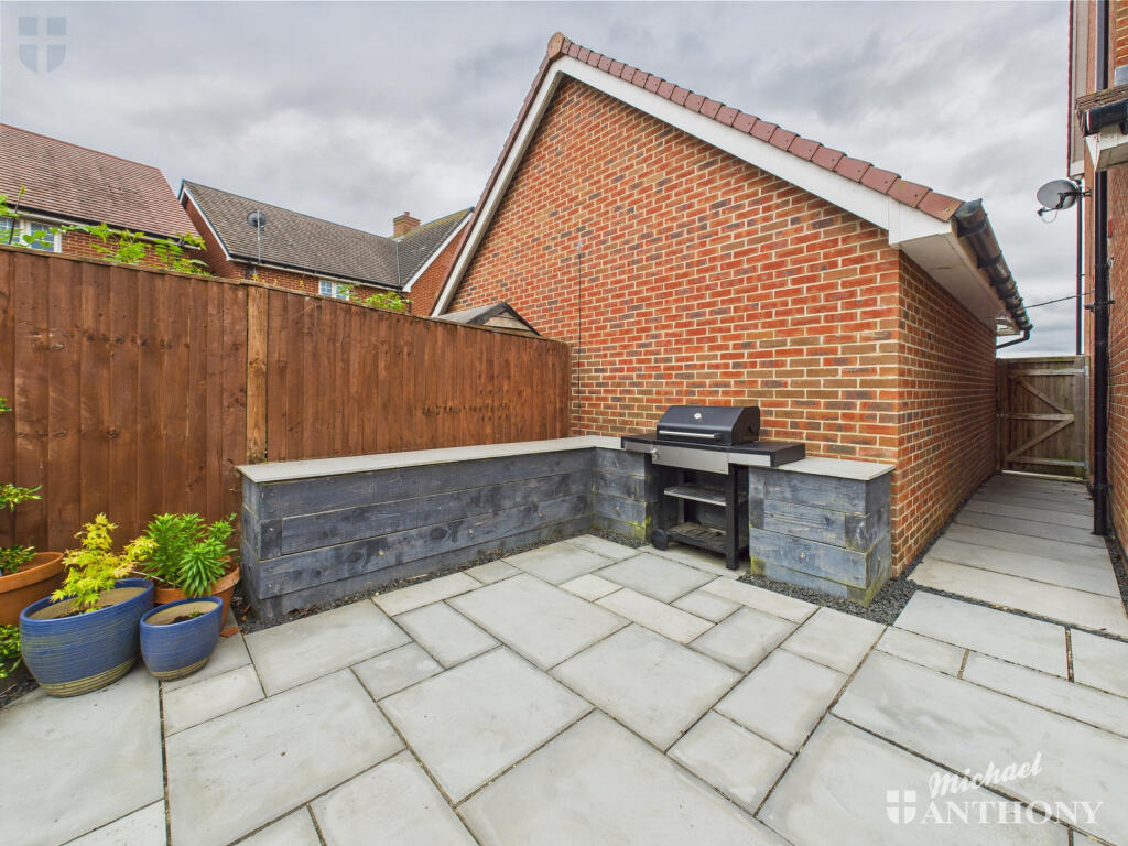 CAM03852G0-PR0297-STILL026