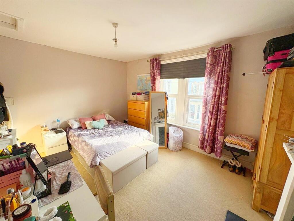 Bedroom One (2).jpg