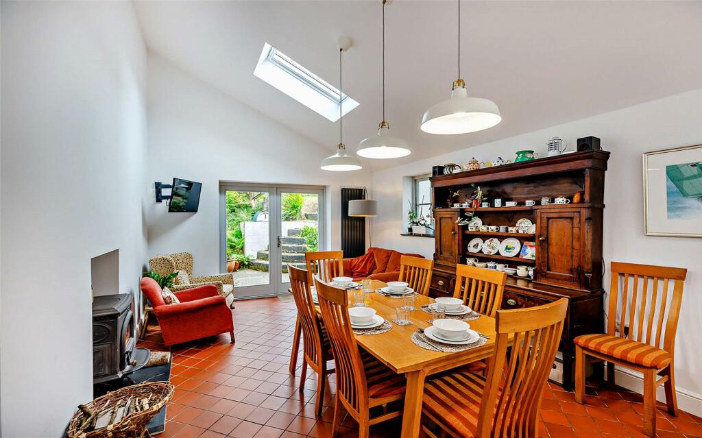Living Dining Area