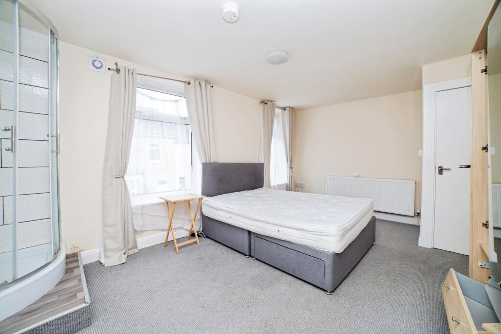 Bedroom FF