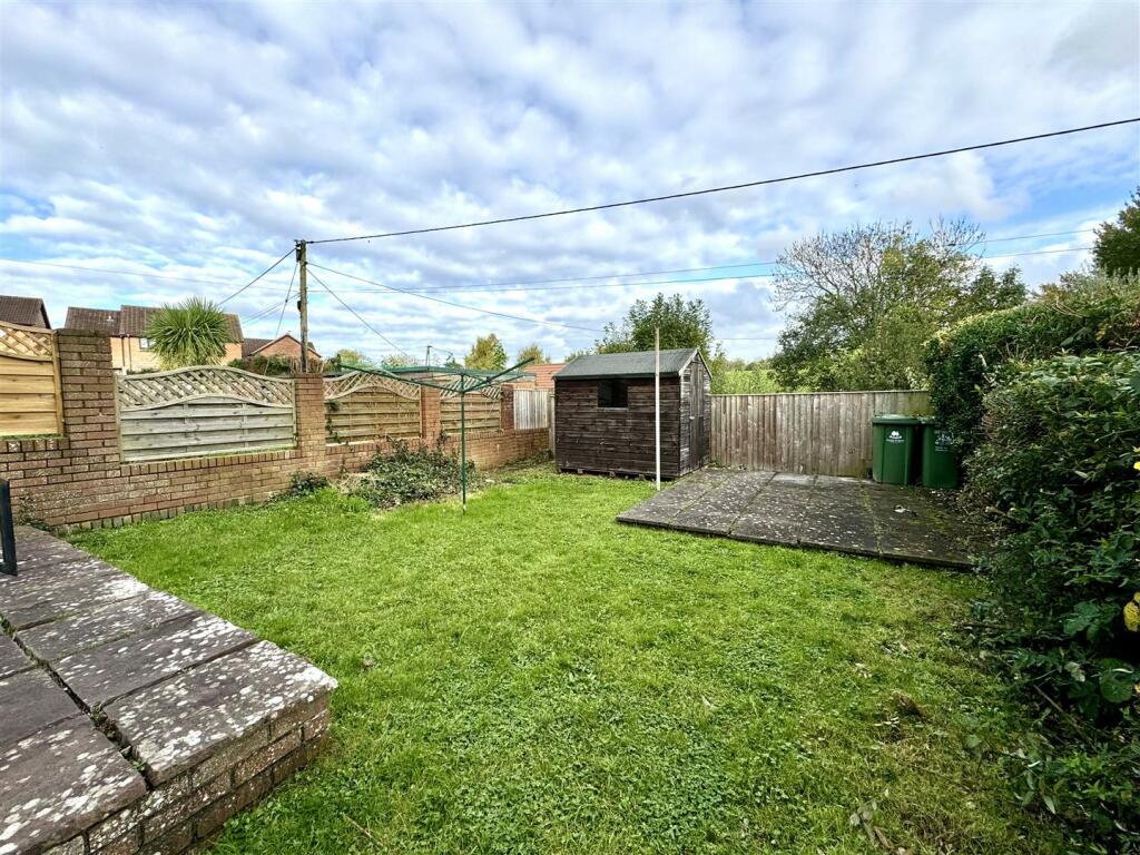GARAGE &amp; GARDENS
