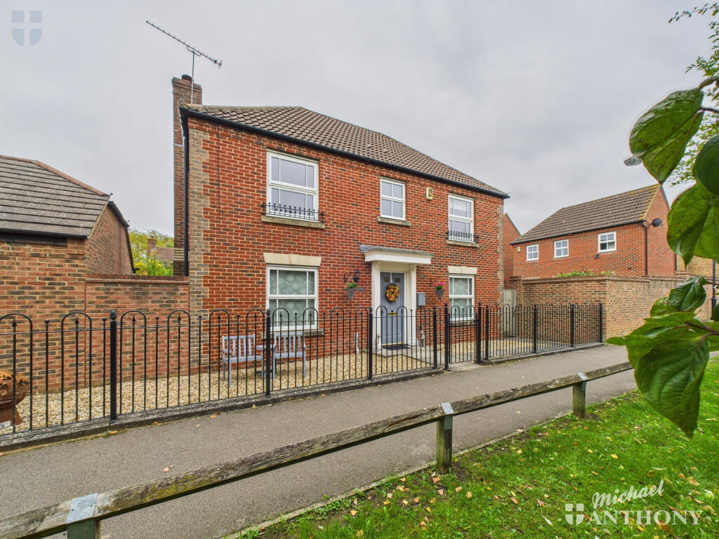 CAM03218G0-PR0798-STILL031