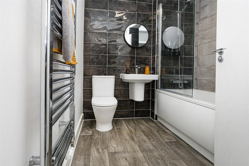 Bramleys Estate Agents - Lapwing Close - Crosland 