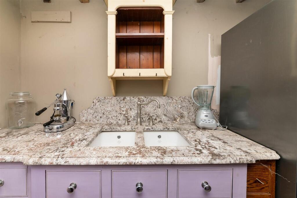 UTILITY ROOM/GARDEN KITCHEN