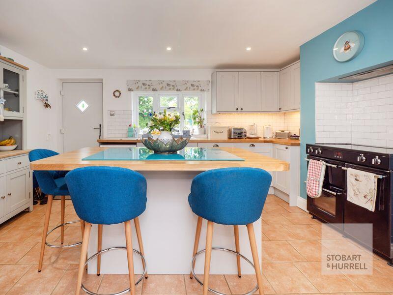Kitchen Breakfast Bar
