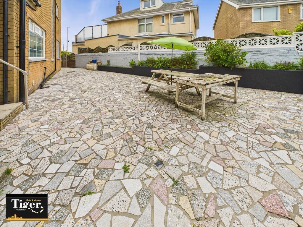 CAM02176G0-PR0611...