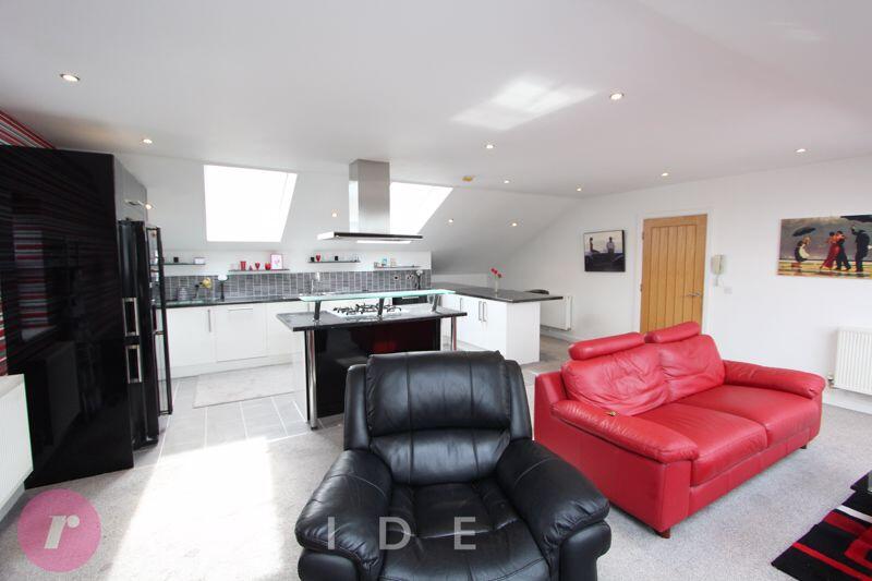 Lounge/Dining Area